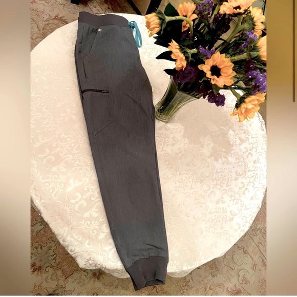 Figs ladies scrubs Zamora jogger scrub pants. - Picture 2 of 7